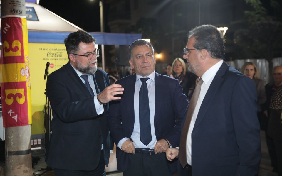 Ο Γ. Βρούτσης και ο Β. Οικονόμου παραβρέθηκαν στην εκδήλωση / Φωτογραφία: Intimenews, ΝΙΚΟΣ ΒΗΧΟΣ