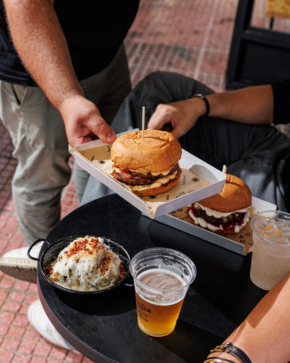 Tα burgers του Ortsag / Φωτογραφία: ortsag_athens/Instagram