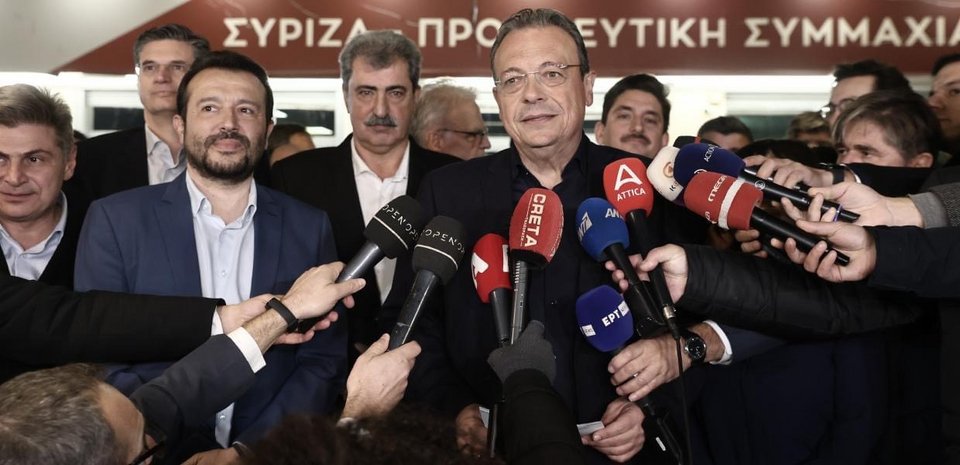 Ο Νίκος Παππάς δίπλα στον Σωκράτη Φάμμελο μετά την ανάδειξή του ως νέος πρόεδρος στον ΣΥΡΙΖΑ