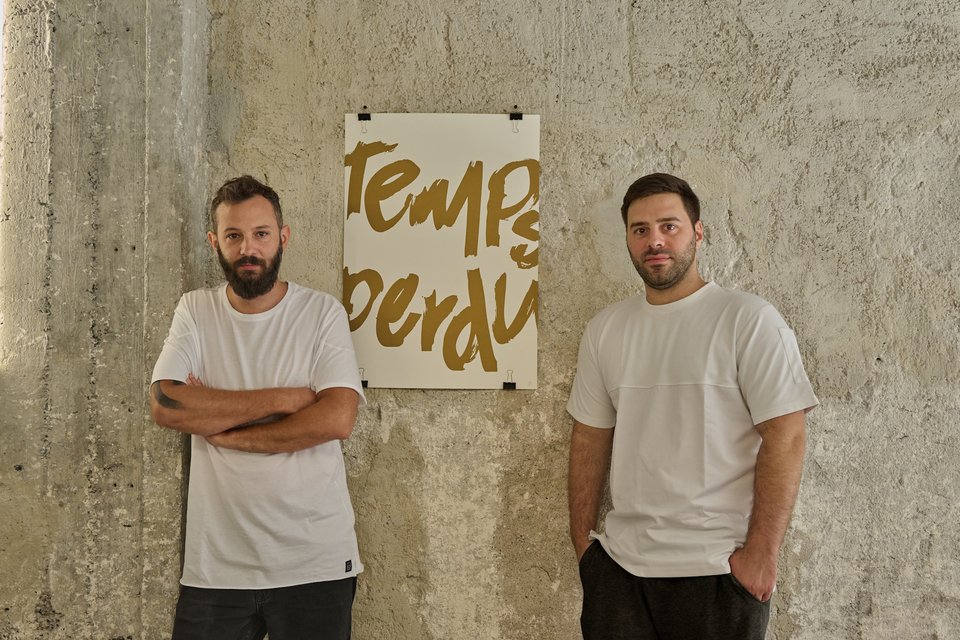 Οι σεφ και ιδιοκτήτες του Temps Perdu: ο pastry chef Γιάννης Βλασίου (αριστερά) και ο αρτοποιός Δημήτρης Δρίτσας (δεξιά) / Φωτογραφία: Giagkos Papadopoulos