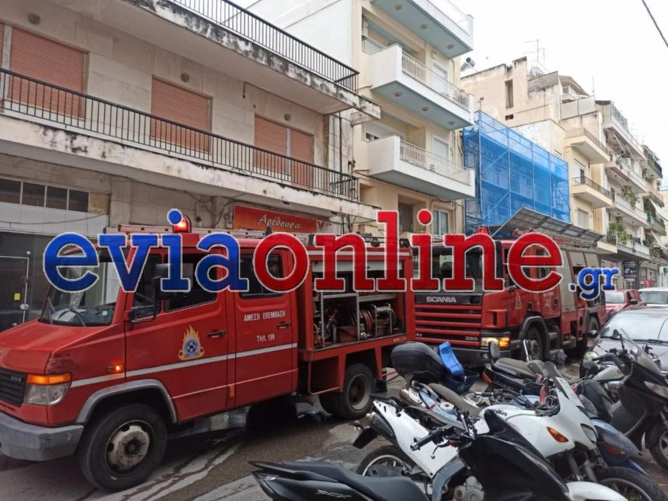 Στο σημείο έσπευσαν 4 οχήματα της Πυροσβεστικής, με 9 πυροσβέστες