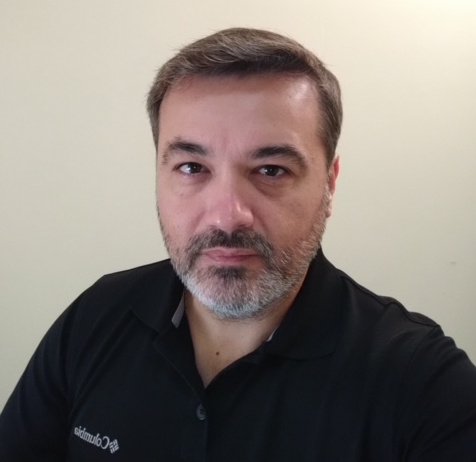 Ο ιδιοκτήτης εταιρείας που ειδικεύετε στον εξοπλισμό ενός τέτοιου καταφυγίου κ. Θωμάς Χούσος