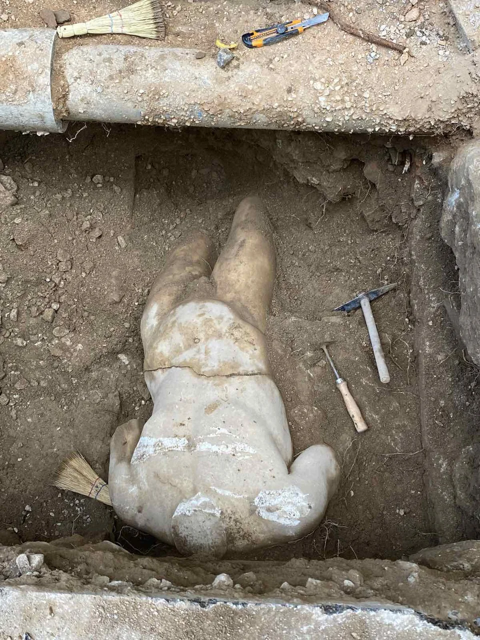 Εντοπίστηκε μαρμάρινο άγαλμα ανδρικής μορφής τύπου Ερμή Ludovisi σε έργο για φυσικό αέριο κοντά στο Ηρώδειο (φώτο) – Pronews.gr
