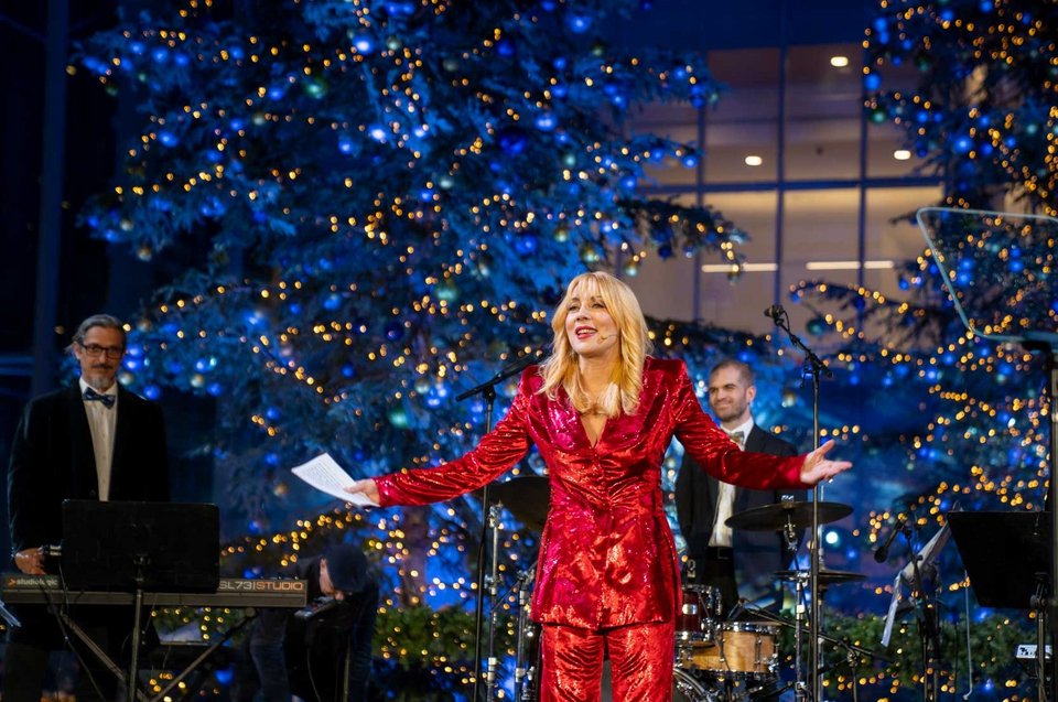 Τον κόσμο υποδέχτηκε η Σμαράγδα Καρύδη 