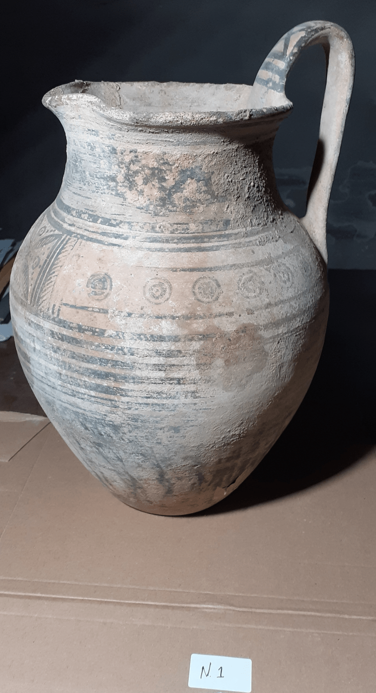 Τριφυλλόστομη οινοχόη 2. Γεωμετρικοί χρόνοι
