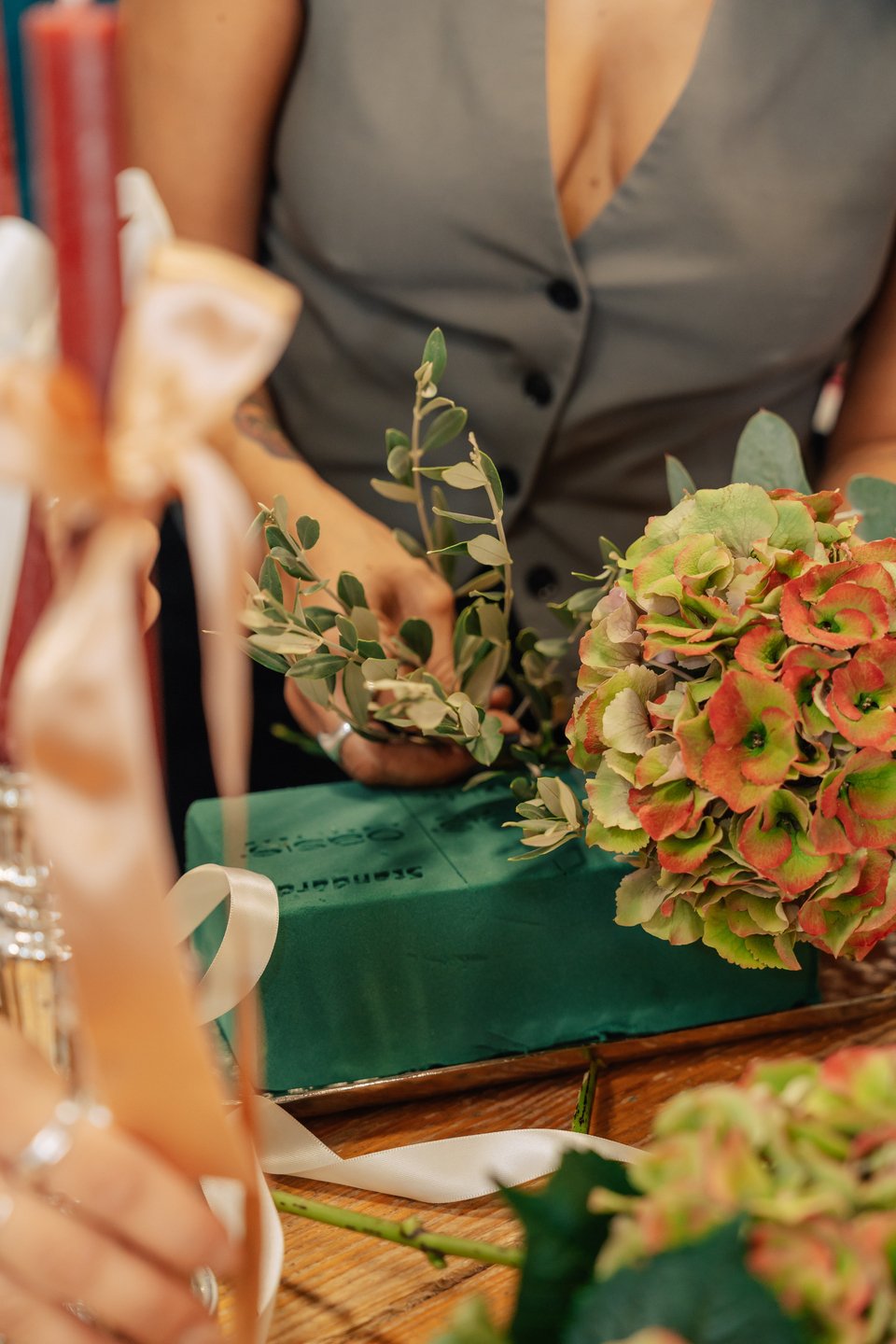 Μια σύνθεση σε σφουγγάρι ανθοδετικής