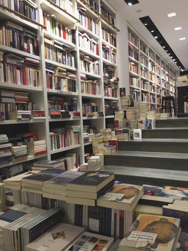 Το βιβλιοπωλείο «Επί Λέξει» στην Ακαδημίας / Φωτογραφία: louread_/Instagram