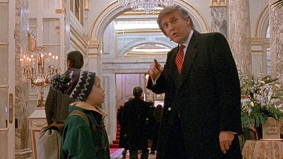 Mακόλεϊ Κάλκιν και Ντόναλντ Τραμπ στο «Home Alone 2» / IMDB