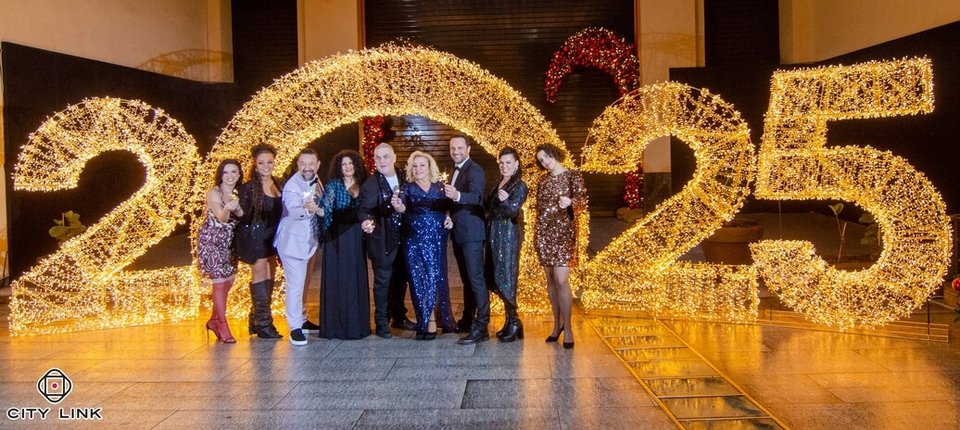 Η χριστουγεννιάτικη σκηνή της πιο φαντασμαγορικής στοάς στην καρδιά της πόλης