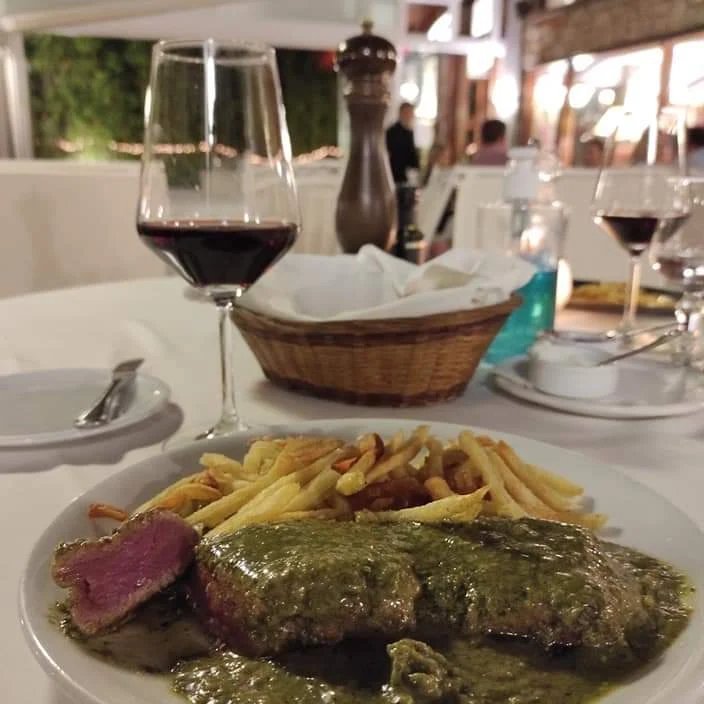 To entrecôte με σάλτσα Café de Paris / Φωτογραφία: Blue Pine/Facebook