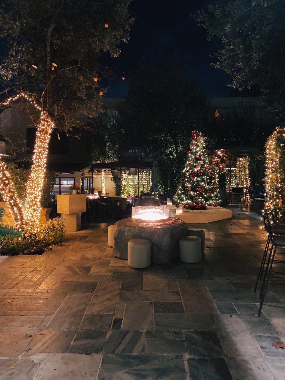 Ο στολισμένος κήπος του εστιατορίου Natu στην Κηφισιά / Φωτογραφία:&nbsp;Μάνος Λειβαδάρος/iefimerida