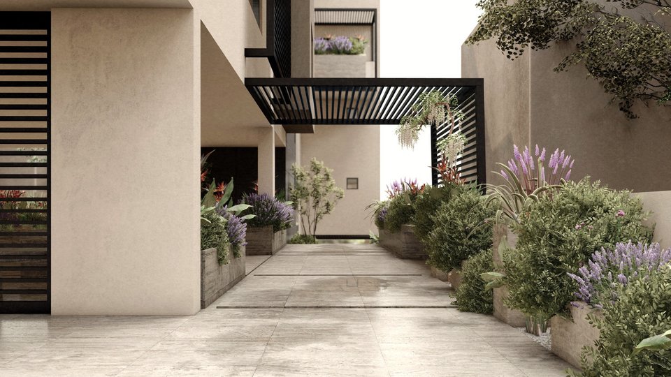 Η στοά που οδηγεί στην είσοδο της πολυκατοικίας.