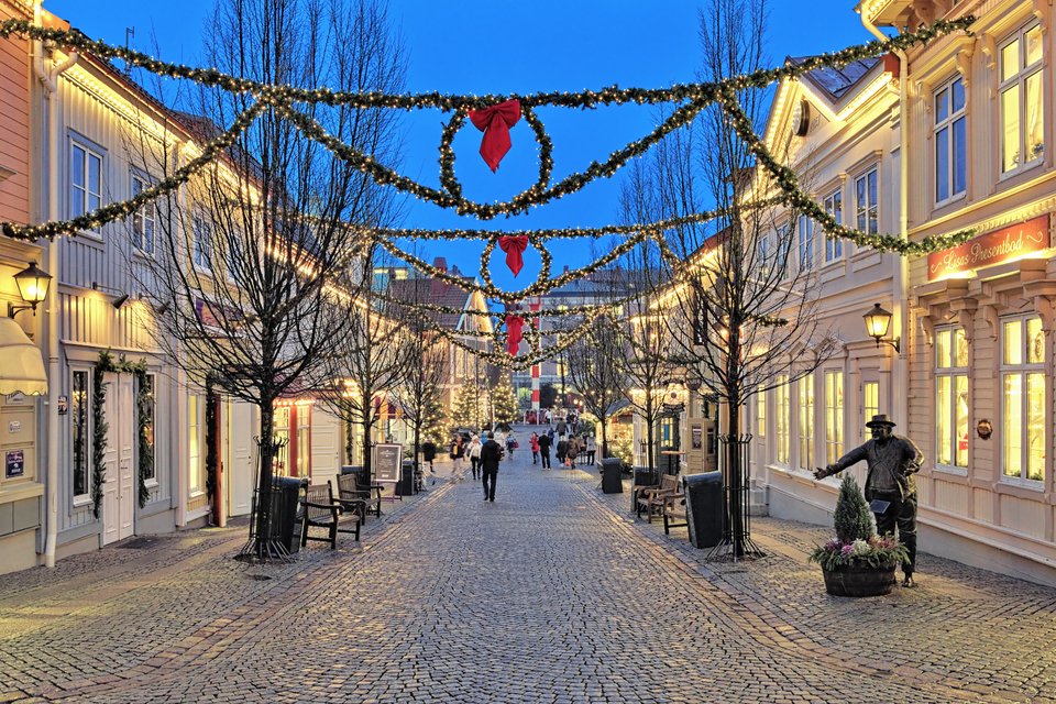 Η Οδός Storgatan στο πάρκο Liseberg με χριστουγεννιάτικη διακόσμηση στο Γκέτεμποργκ