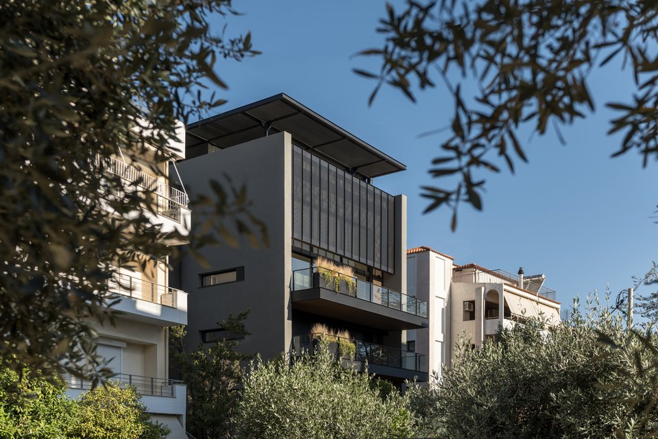 Εξωτερική άποψη του κτιρίου που σχεδίασαν οι wip architects στου Παπάγου / Φωτογραφία: Γιώργος Σφακιανάκης