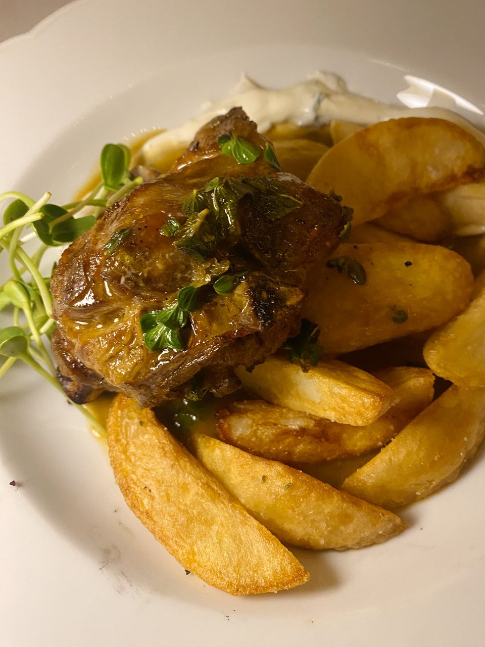 Το αρνάκι με κυδωνάτες πατάτες