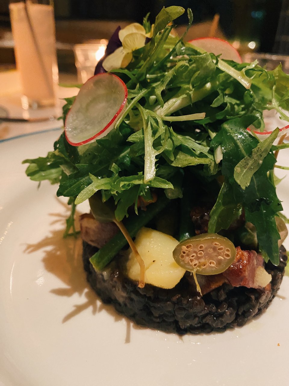 Σαλάτα με με φακές Βeluga / Φωτογραφία: Μάνος Λειβαδάρος/iefimerida