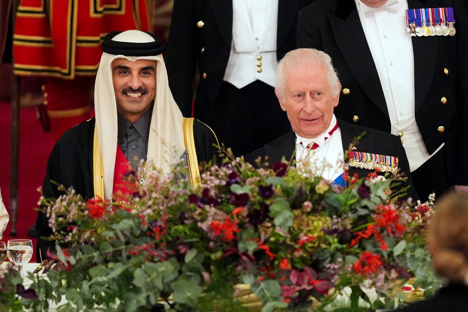 Ο βασιλιάς Κάρολος και ο εμίρης του Κατάρ