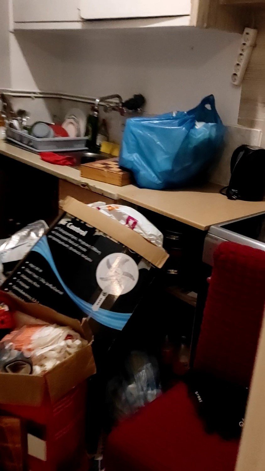 Στην κουζίνα μεταφέρθηκαν αντικείμενα που βρίσκονταν στο πατάρι