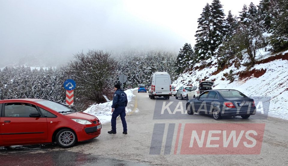 Χιλιάδες οχήματα κατευθύνονται στα Καλάβρυτα / kalavrytanews.gr