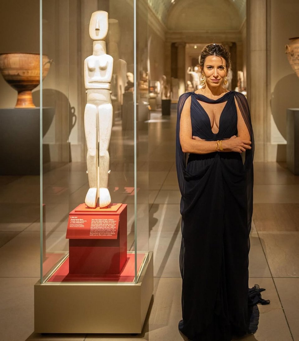 H Katherine Embiricos στην εκδήλωση που διοργάνωσε το Μουσείο Κυκλαδικής για την ενίσχυση των σκοπών και των δράσεών του, στο Μητροπολιτικό Μουσείο Τέχνης της Νέας Υόρκης (ΜΕΤ)