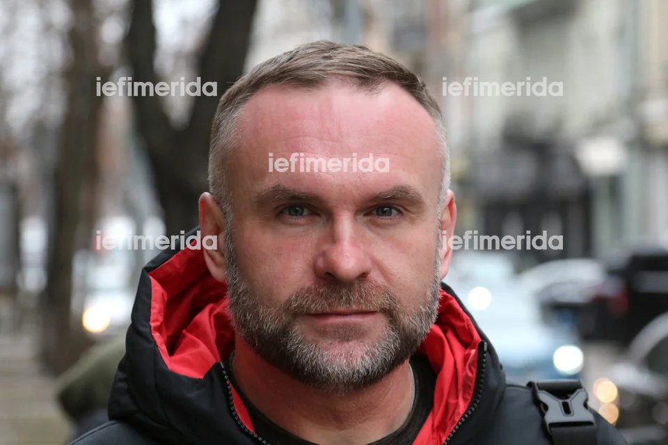 Ο Ολεξίι Βιχρένκο μαγειρεύει για τους στρατιώτες της πρώτης γραμμής