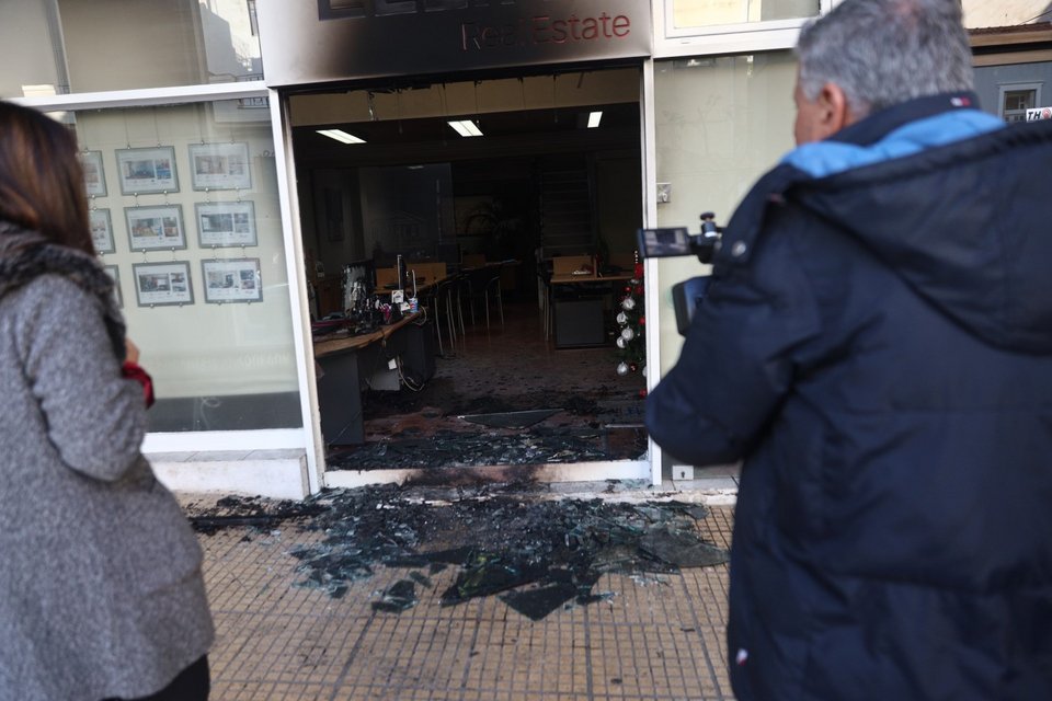 Εμπρηστική επίθεση σε μεσιτικό γραφείο στην περιοχή της Ακρόπολης
