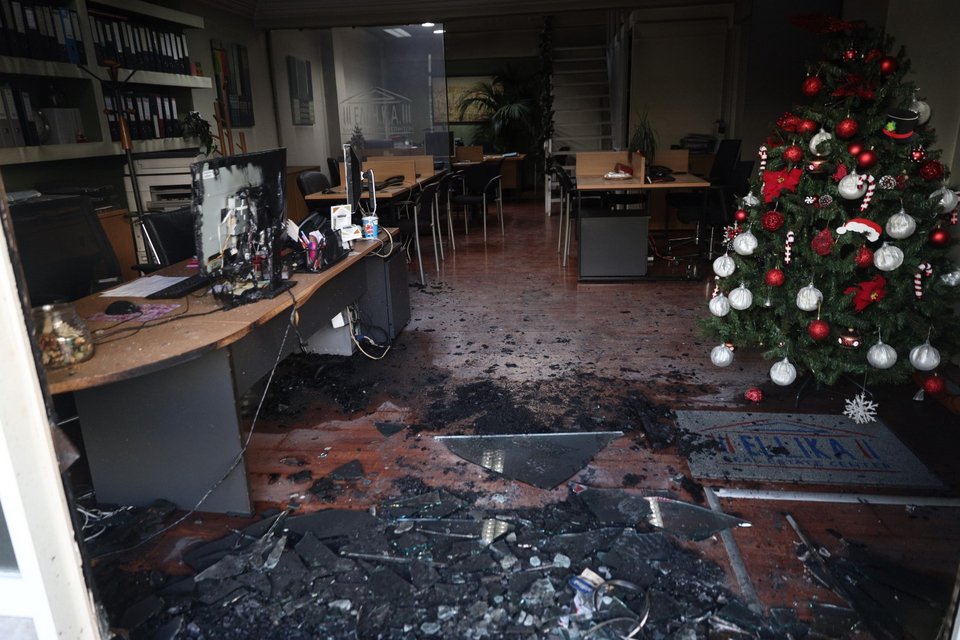 Εμπρηστική επίθεση σε μεσιτικό γραφείο στην περιοχή της Ακρόπολης