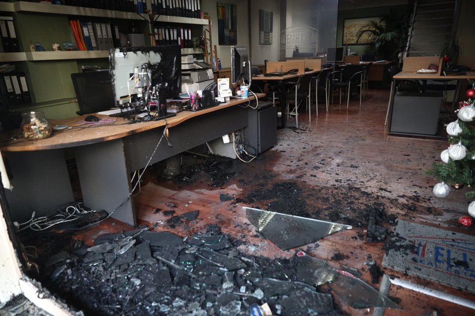 Εμπρηστική επίθεση σε μεσιτικό γραφείο στην περιοχή της Ακρόπολης