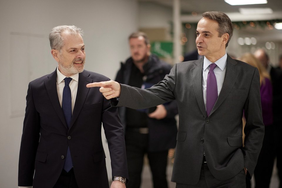 Ο πρόεδρος της ΕΡΤ Γ. Παπαδόπουλος με τον Κυριάκο Μητσοτάκη -Φωτογραφία: Γ.Τ Πρωθυπουργού / ΠΑΠΑΜΗΤΣΟΣ ΔΗΜΗΤΡΗΣ