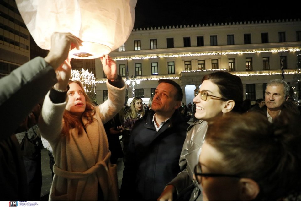 Νύχτα των ευχών: Χιλιάδες φαναράκια γέμισαν τον αθηναϊκό ουρανό -Φωτογραφία: Intimenews/ΚΑΜΣΗΣ ΔΗΜΟΣΘΕΝΗΣ 