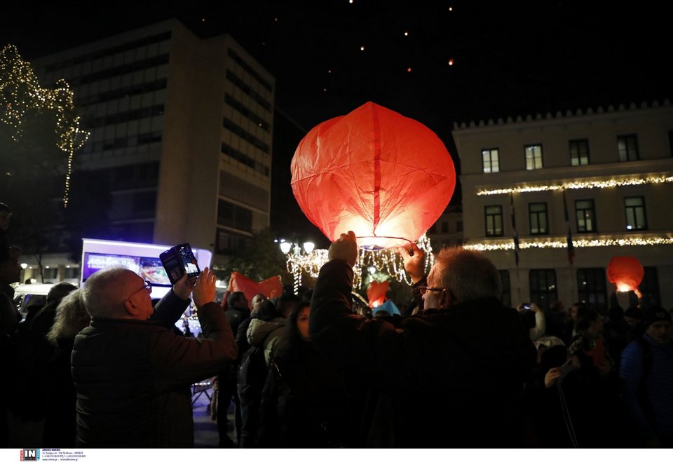 Νύχτα των ευχών: Χιλιάδες φαναράκια γέμισαν τον αθηναϊκό ουρανό -Φωτογραφία: Intimenews/ΚΑΜΣΗΣ ΔΗΜΟΣΘΕΝΗΣ 