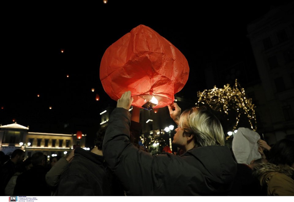 Νύχτα των ευχών: Χιλιάδες φαναράκια γέμισαν τον αθηναϊκό ουρανό -Φωτογραφία: Intimenews/ΚΑΜΣΗΣ ΔΗΜΟΣΘΕΝΗΣ 
