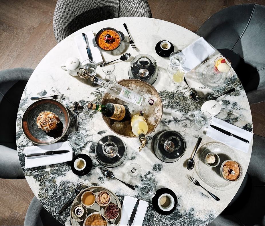 Η κομψή ροτόντα του Twenty One Restaurant / Φωτογραφία: thetwentyonehotel/Instagram