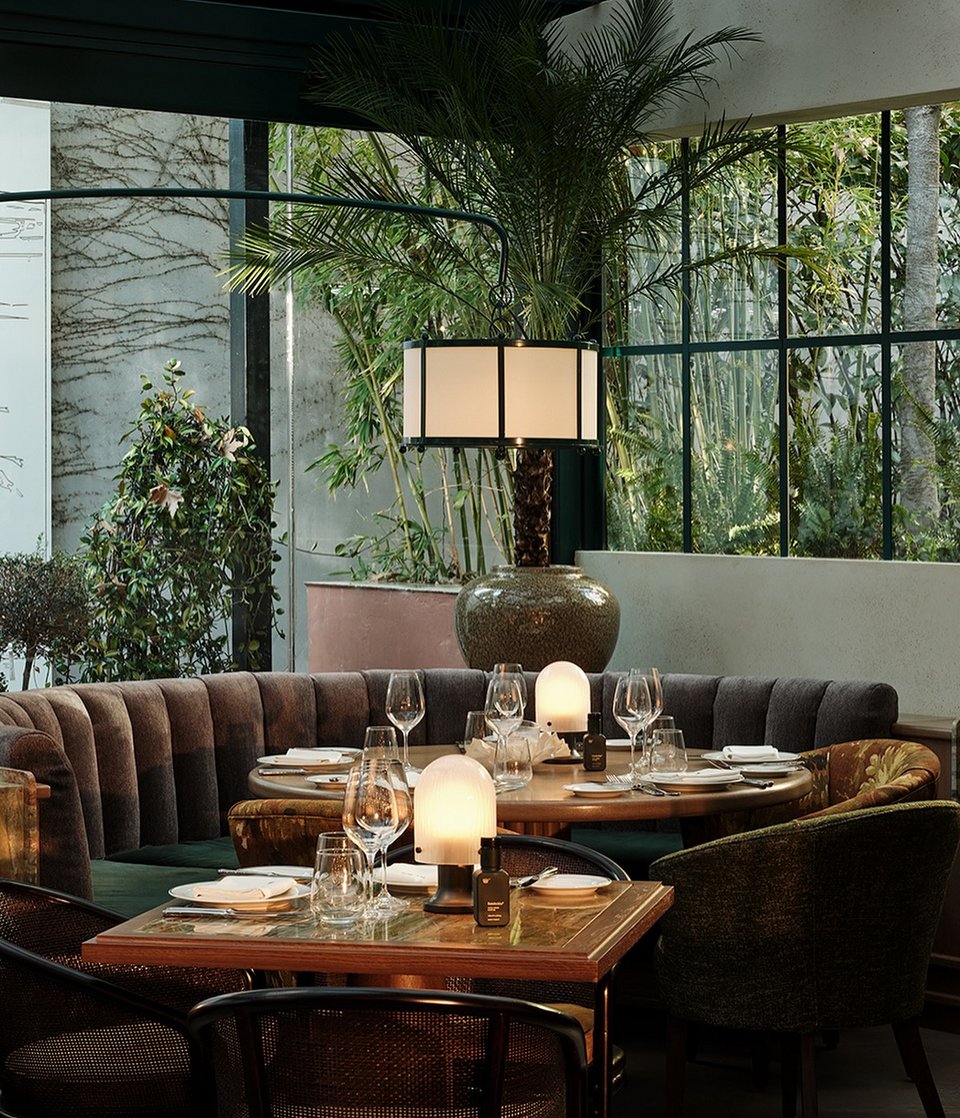 H εσωτερική εντυπωσιακή σάλα του Twenty One Restaurant / Φωτογραφία: thetwentyonehotel/Instagram