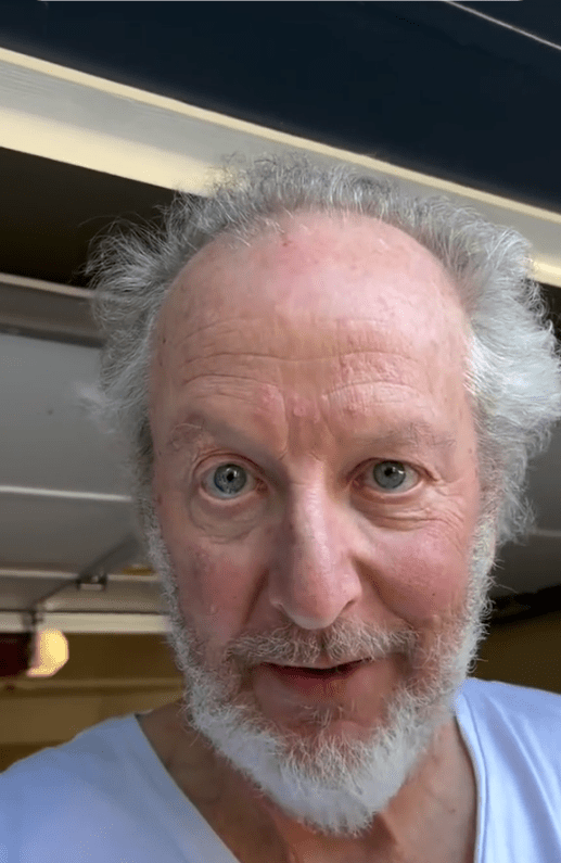 O Ντάνιελ Στερν από το «Μόνος στο Σπίτι»