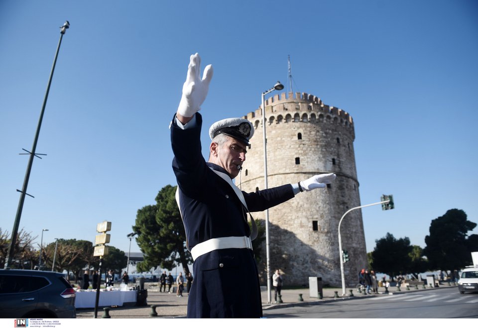 Αποχαιρετώντας το 2024 με τον τροχονόμο στο βαρέλι, στον Λευκό Πύργο