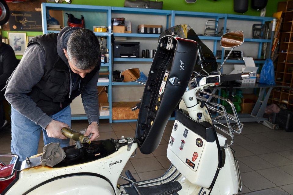 Oι φανατικοί της βέσπας στη Λάρισα, ανεξαρτήτως ηλικίας, συχνά αναζητούν παλιά μοντέλα