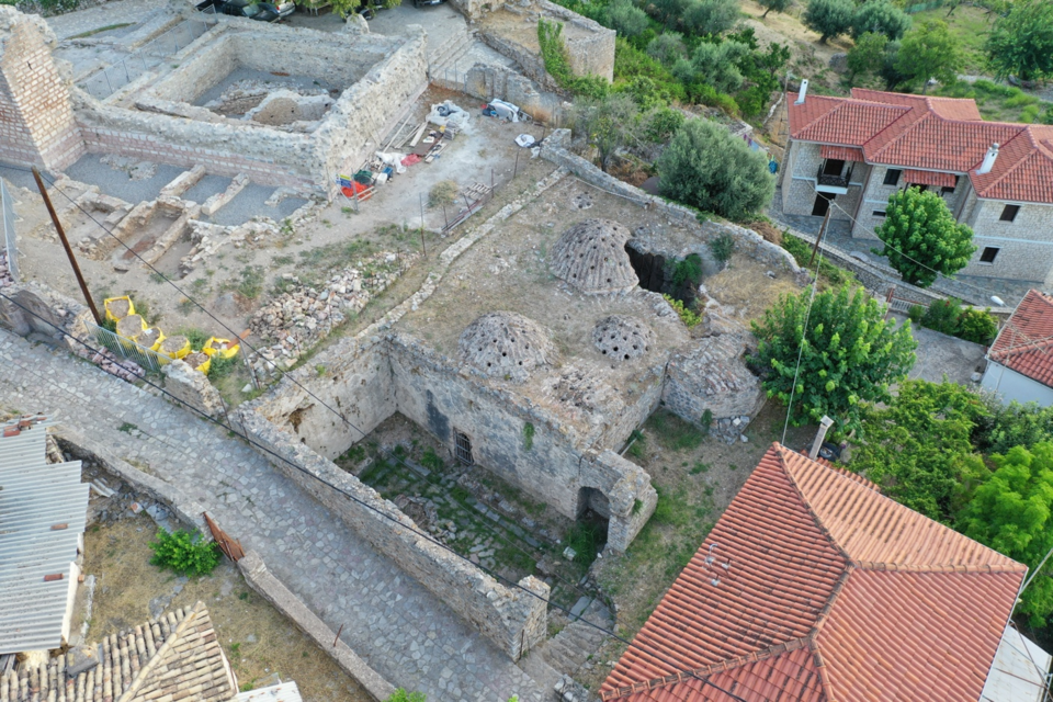 Άποψη του οθωμανικού λουτρού από ψηλά. Υφιστάμενη κατάσταση