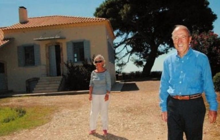 Κώστας και Δάφνη Σημίτη στο εξοχικό τους σοτ Κορακοχώρι Ηλείας