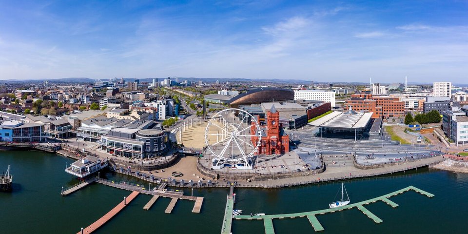 Οι δρόμοι του Κάρντιφ έχουν υποδυθεί το Λονδίνο, την Οξφόρδη, τη Νέα Υόρκη, το Λος Άντζελες, τη Γερμανία / WIKIPEDIA