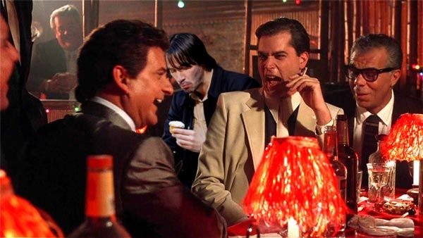 O Ρέι Λιότα σκάει στα γέλια στο «Goodfellas» (1990) / WIKIPEDIA