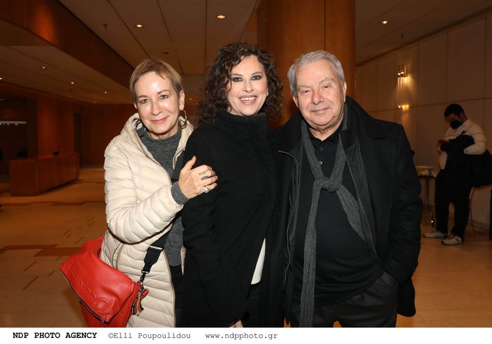 Λένα Διβάνη, Mανώλης Μητσιάς και Ελευθερία Αρβανιτάκη ήταν ανάμεσα στους παρευρισκόμενους στην παρουσίαση του βιβλίου του Διονύση Σαββόπουλου