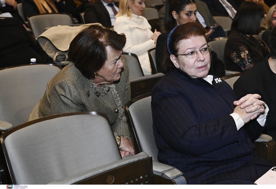 Η υπουργός Πολιτισμού Λίνα Μενδώνη με την Άννα Παναγιωταρέα / Φωτογραφία: Intimenews/ΒΛΑΣΣΟΠΟΥΛΟΥ ΙΣΜΗΝΗ 