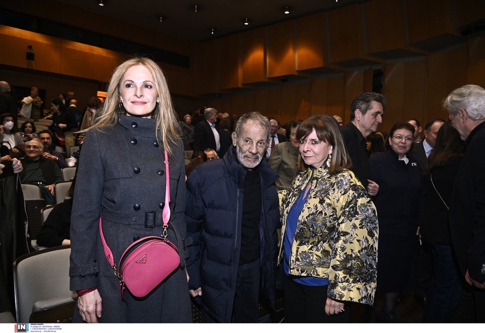 H Πρόεδρος της Δημοκρατίας Κατερίνα Σακελλαροπούλου με τον Σταύρο Ξαρχάκο και τη σύζυγό του, Ηρώ Σαΐα / Φωτογραφία: Intimenews/ΒΛΑΣΣΟΠΟΥΛΟΥ ΙΣΜΗΝΗ 