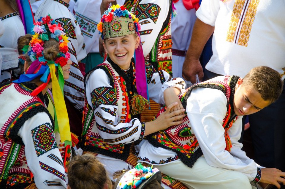 Γέλια και χαρές μακριά από το ρωσο-ουκρανικό μέτωπο / UkraineToday 