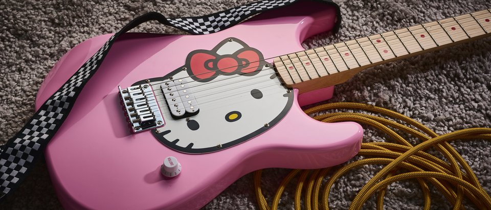 Hello Kitty Stratocaster / Fender