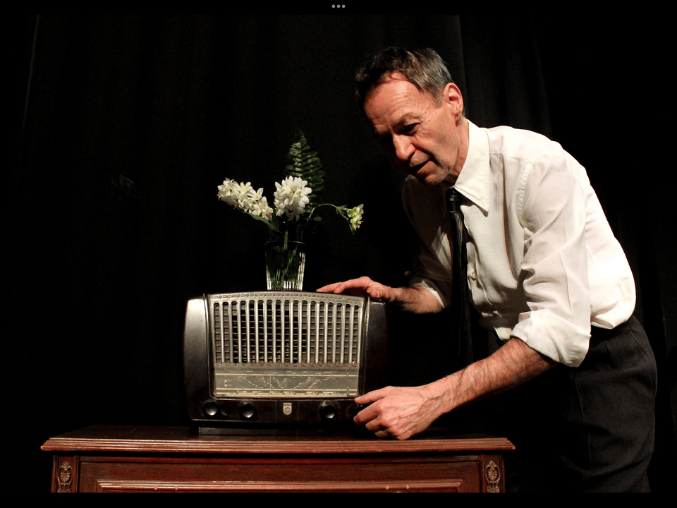 Μετά την επιτυχημένη πορεία του έργου στο Παρίσι (θέατρο Pixel) και στο θέατρο l’Epée de Bois της Cartoucherie de Vincennes, ο καταξιωμένος Γάλλος ηθοποιός Antonio Labati έρχεται στην Ελλάδα 