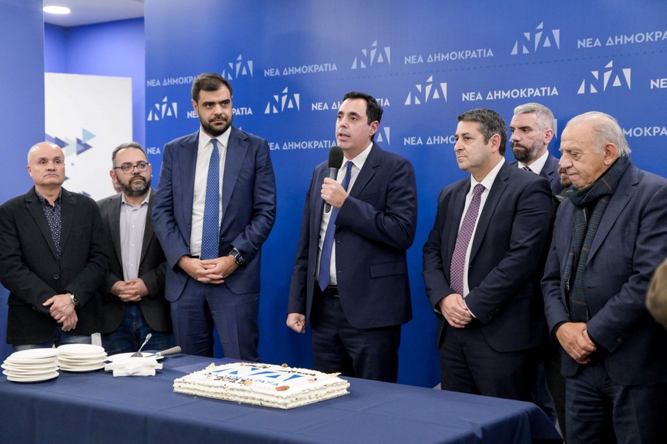 Κοπή της Πρωτοχρονιάτικης πίτας στα κεντρικά γραφεία της Νέας Δημοκρατίας