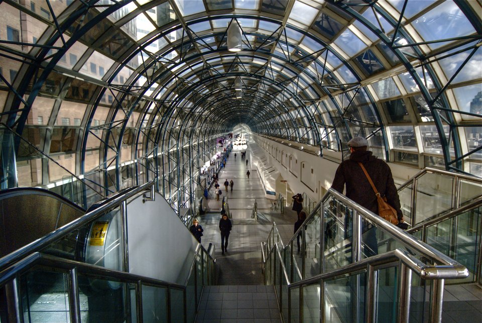 Μέσα στην υπόγεια «Γκόθαμ Σίτι» του Τορόντο / PATH