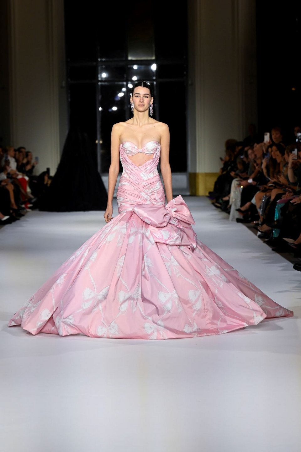 Το iefimerida.gr παρακολούθησε το fashion show της Celia Kritharioti στο Παρίσι